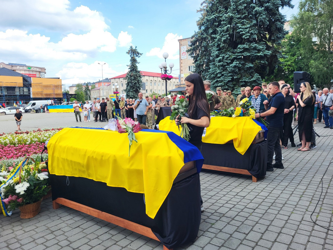 Сини продовжують боротьбу на фронті: на Волині попрощалися з Героями Юрієм Любашовим та Олександром Дубуком