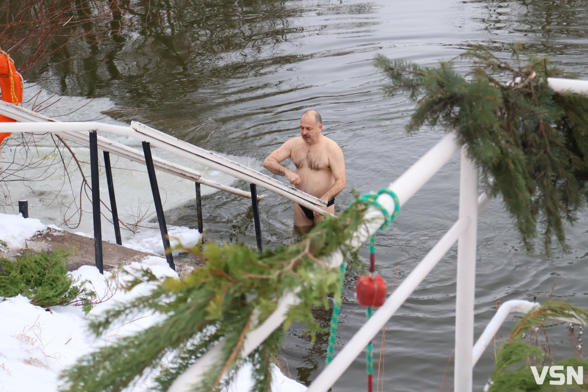 Як у Луцьку освячували воду на річці Стир. Фоторепортаж