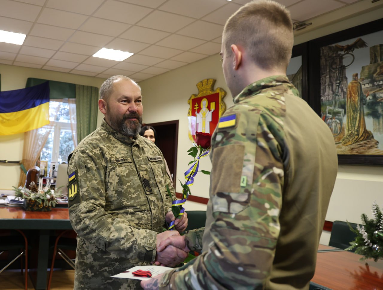У Луцьку двом захисникам України вручили бойові нагороди «За поранення» та «Золотий хрест»