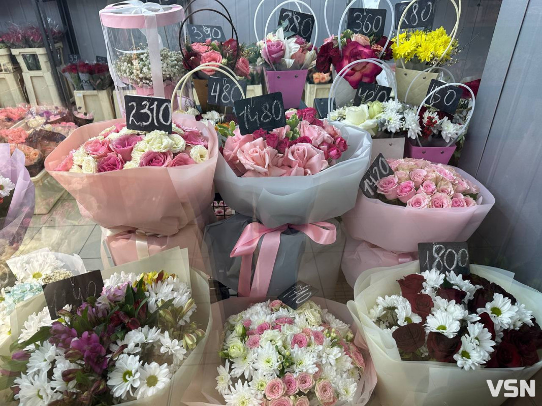 Скільки коштують квіти на День закоханих у Луцьку?