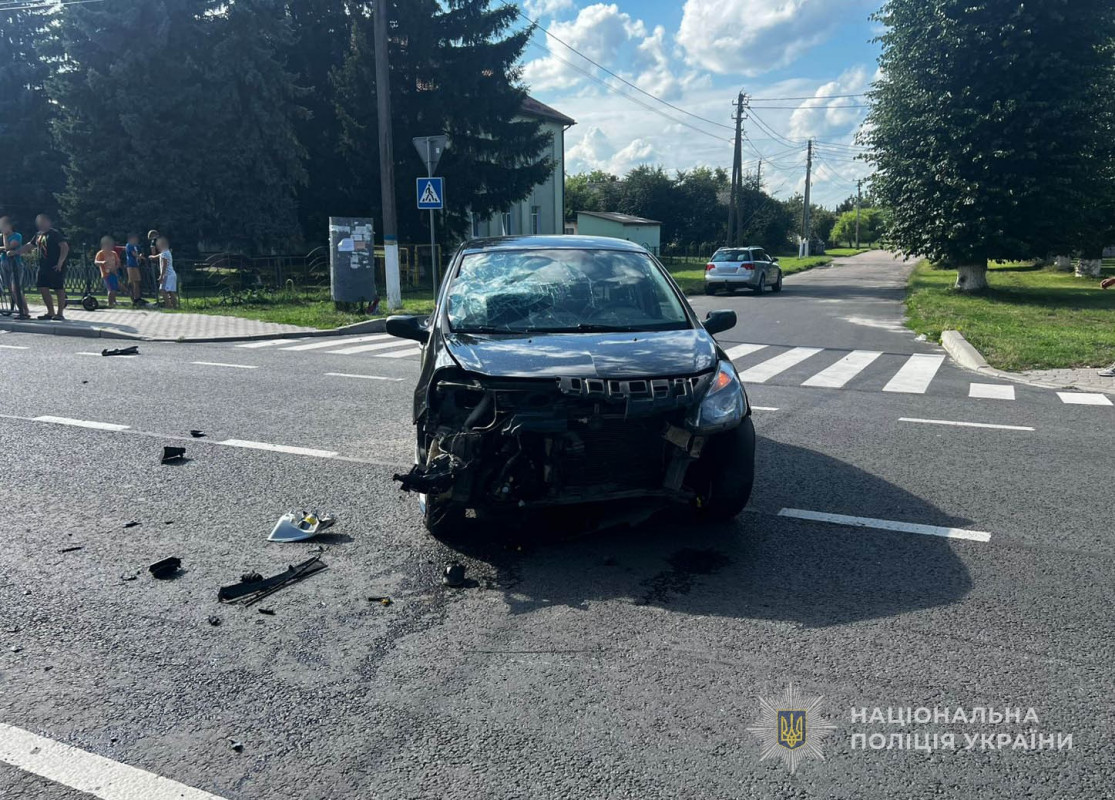 На Волині автівка зіткнулася з мотоциклістом, водій двоколісного у лікарні