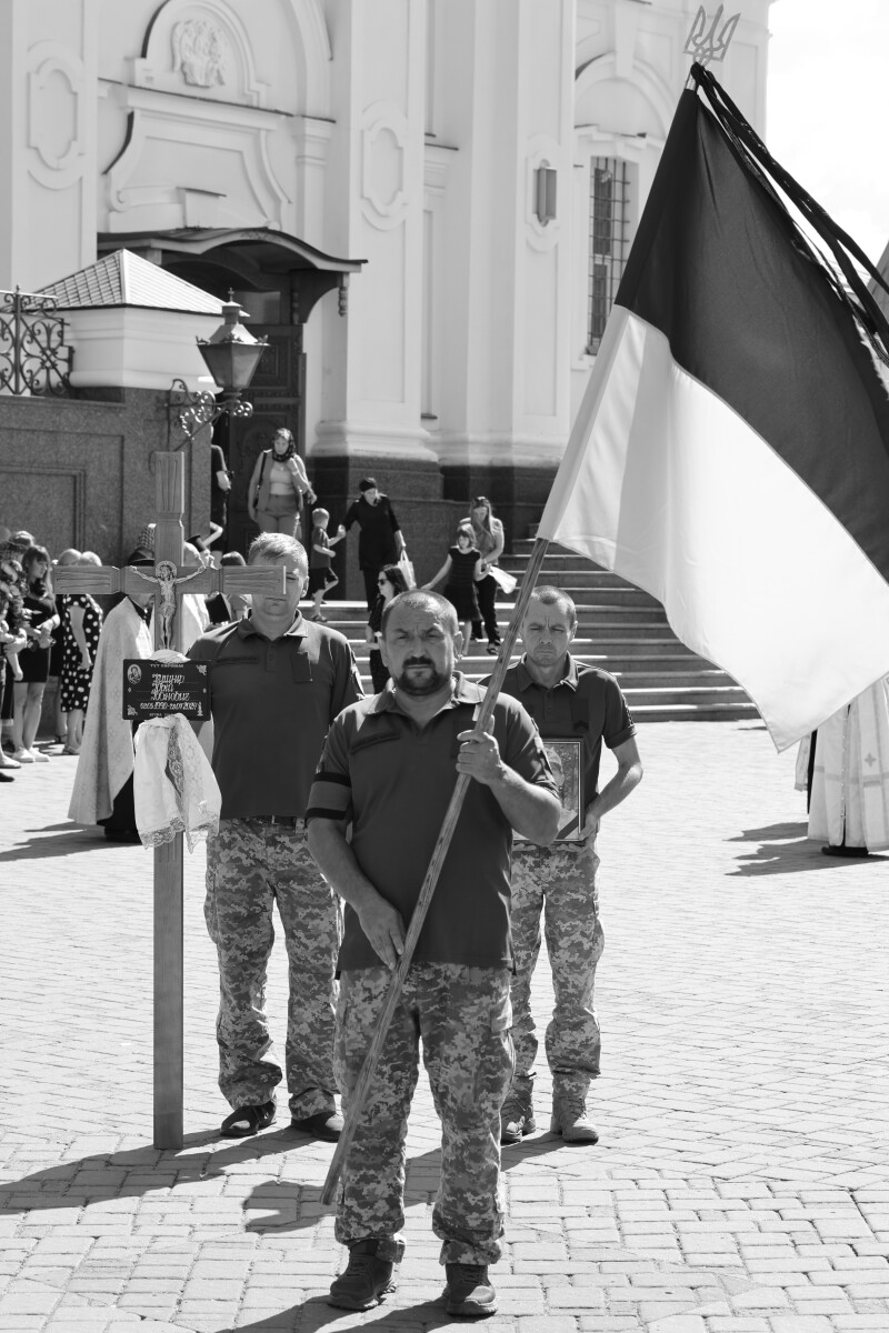 Загинув на першому бойовому завданні: у Луцьку попрощалися із Героєм Юрієм Кушніром