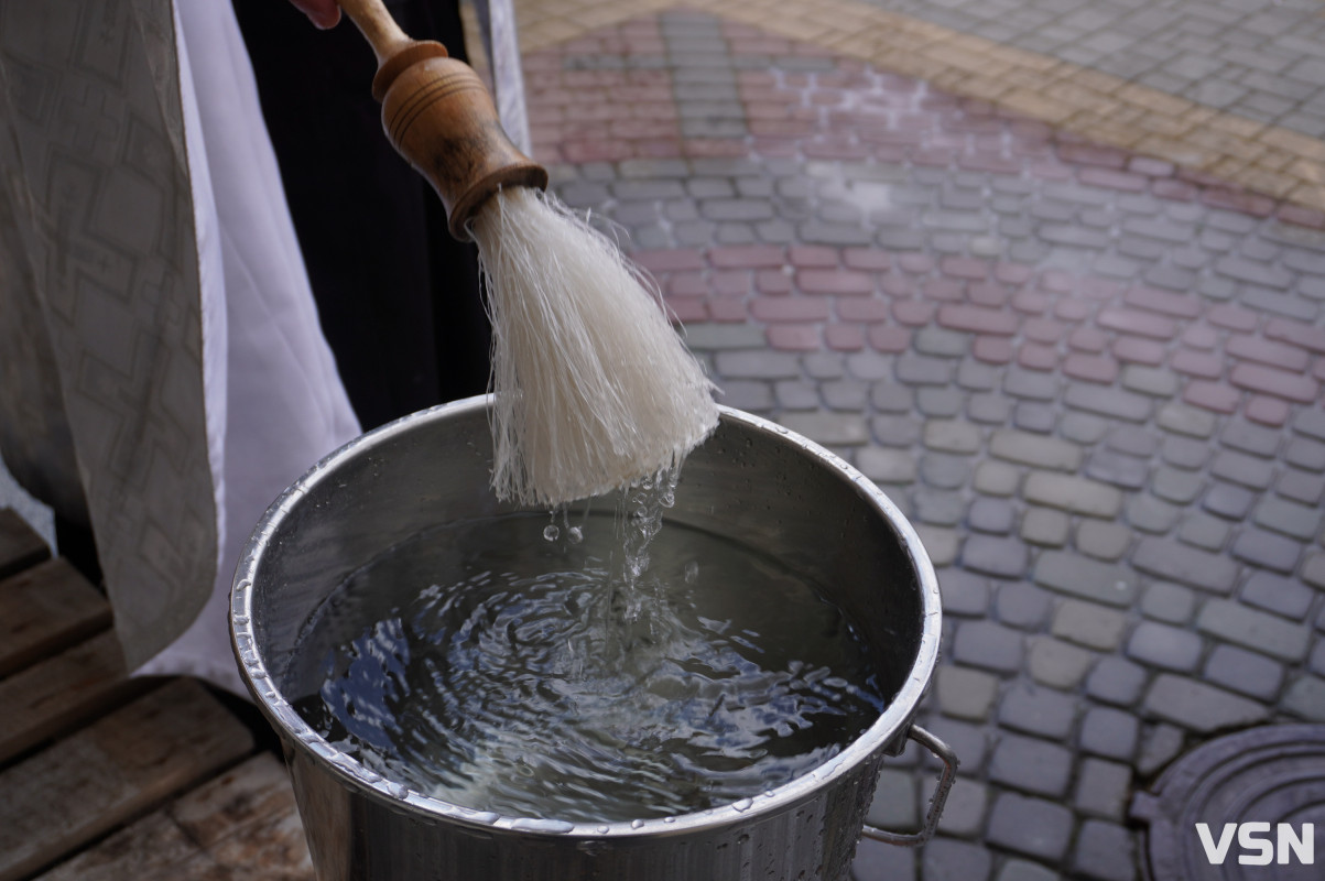 Як у Луцьку освячують Великодні кошики? Фоторепортаж