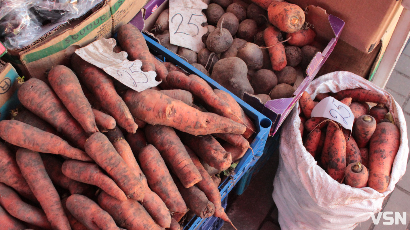 Скільки коштує картопля, морква та інші овочі на ринку у Луцьку?