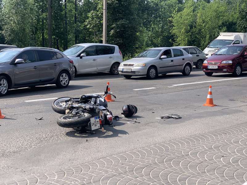 У Луцьку збили мотоцикліста, він у лікарні. ФОТО