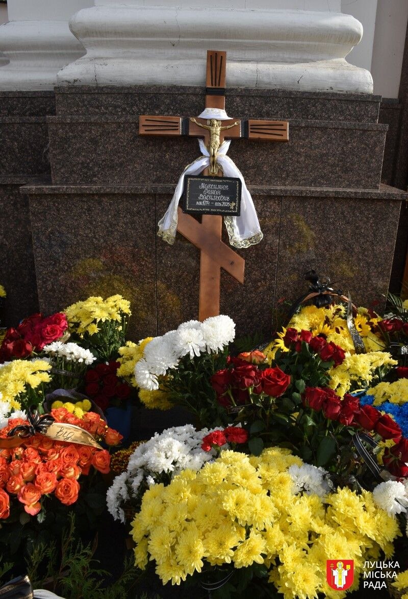 На Волині поховали ексфутболіста збірної України Романа Максимюка, який загинув на війні