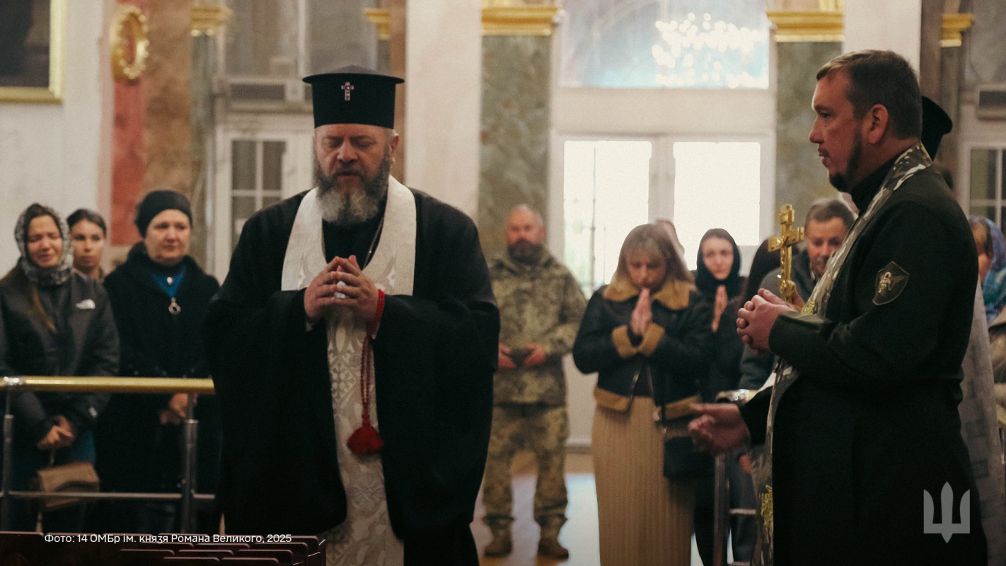 Поминальна церемонія у Луцьку: Князівська бригада вручила почесні відзнаки родинам загиблих Героїв