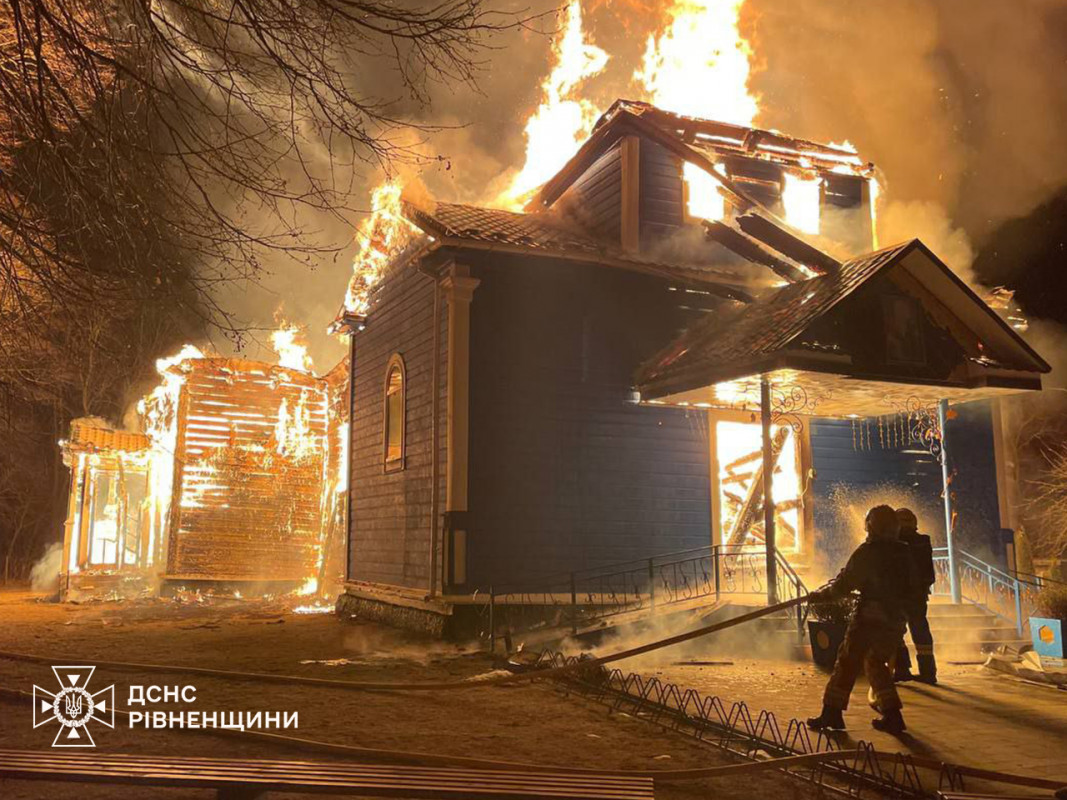 На Рівненщині вщент згоріла  столітня старовинна церква. Фото