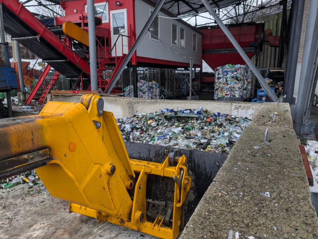 Лучани зібрали майже 5 тонн склобою для переробки