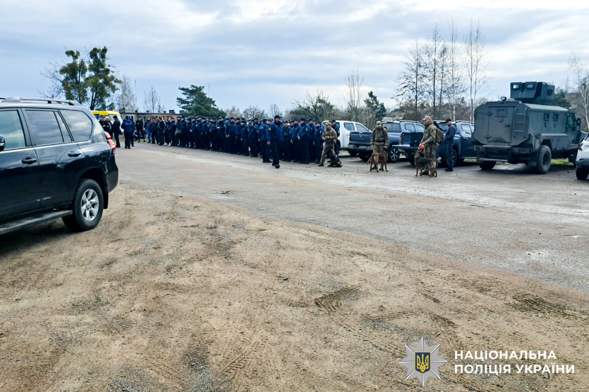 На Рівненщині добу шукали хлопчика, який провалився у кар’єр