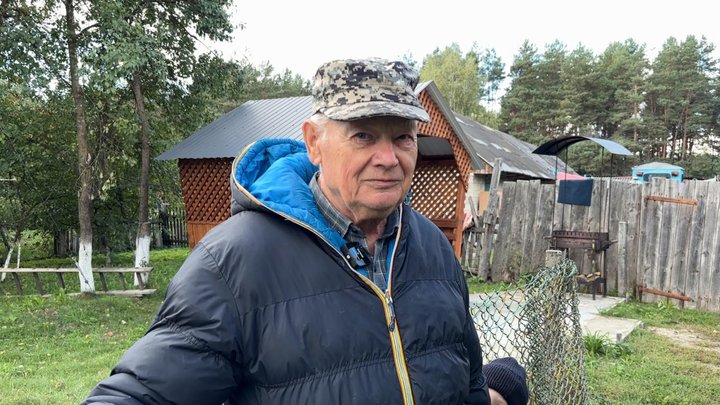 «Магазину, школи — нічого немає»: як живе село на Волині за 500 метрів від Польщі, в якому вирощують овочі та збирають ягоди