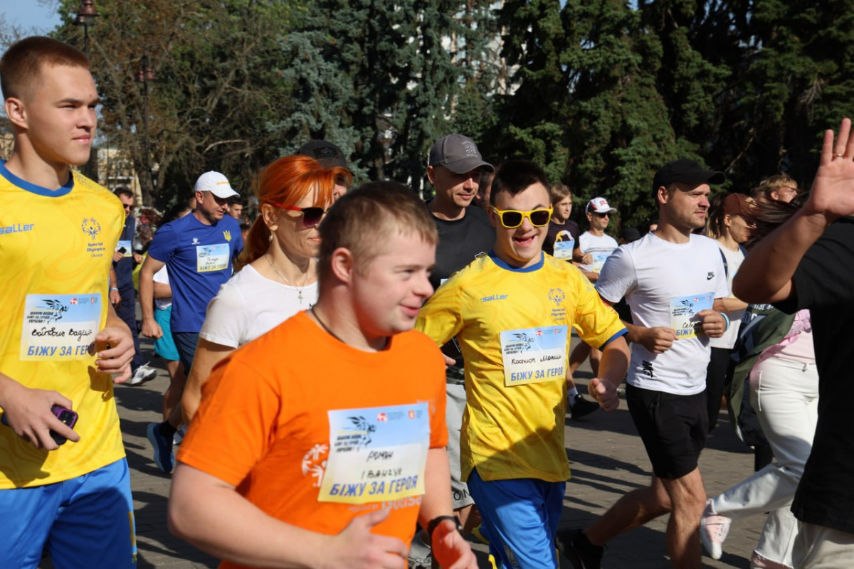 600 людей бігли за Героїв: у Луцьку відбувся патріотичний забіг