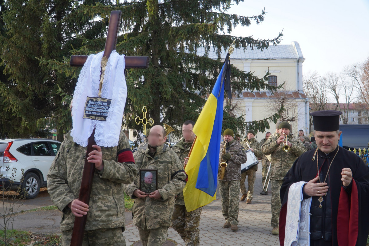 Наслідки поранення не пройшли безслідно: на Волині попрощались з Героєм Володимиром Воробйовим