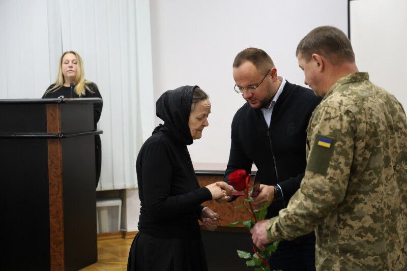 У Луцьку вручили посмертні ордени та медалі рідним загиблих захисників України