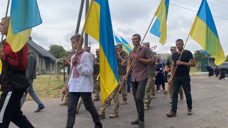 Спільна втрата для двох громад: на Волині попрощалися із Героєм Леонідом Сосницьким