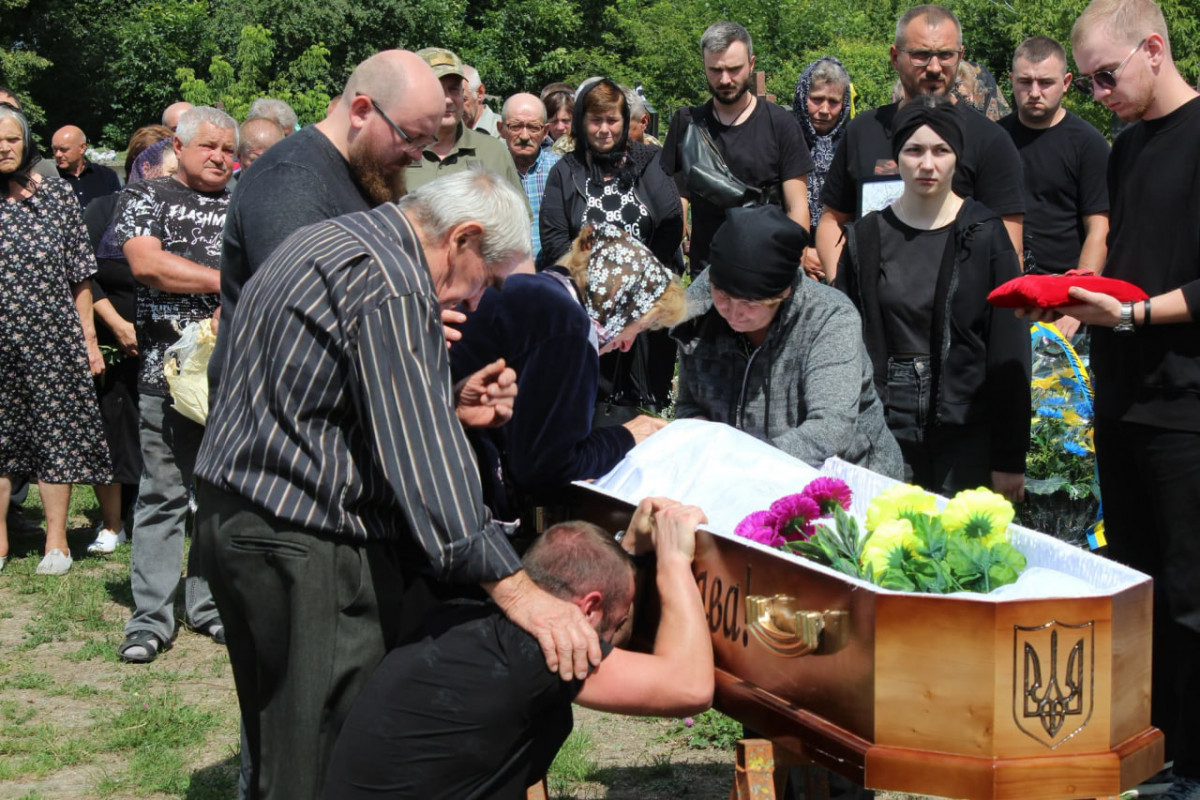 Незламний артилерист, нагороджений «Золотим хрестом»: на Волині попрощалися з Героєм Олегом Орлюком