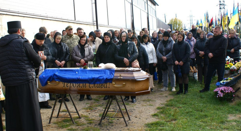 Мати дочекалася сина лише для прощання: на Волині поховали загиблого воїна Сергія Катеринюка