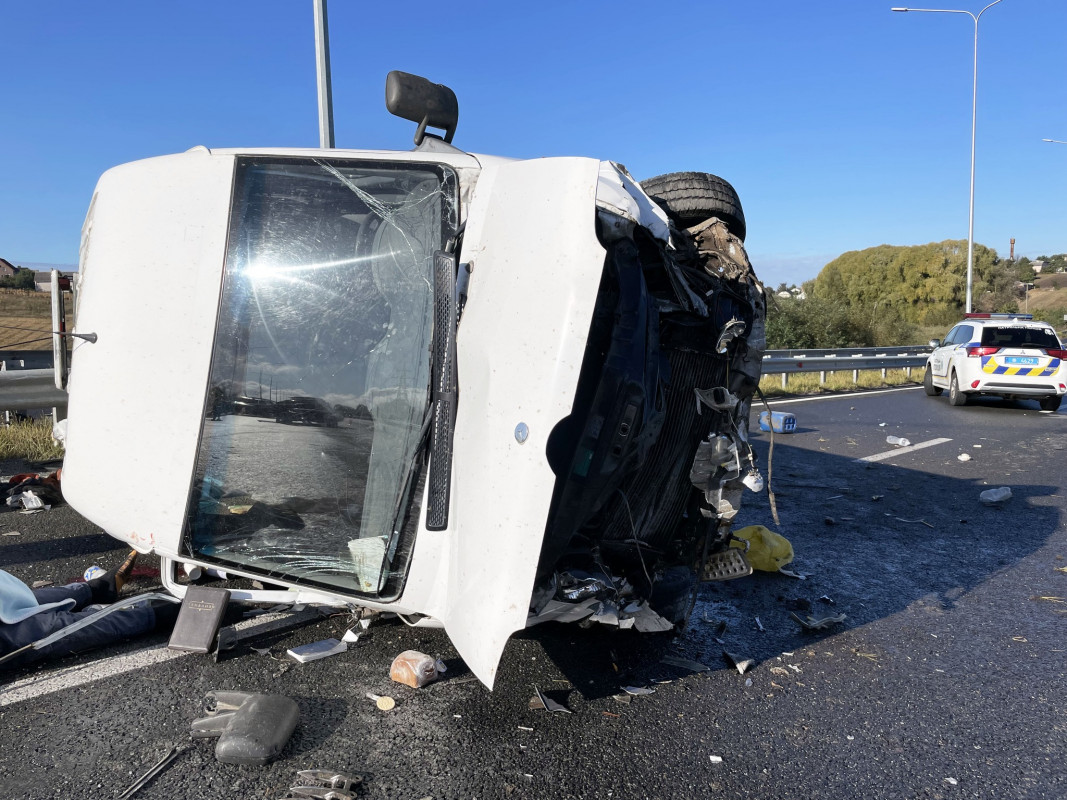 Придавило автомобілем: на трасі «Устилуг-Луцьк-Рівне» у жахливій аварії загинув водій буса