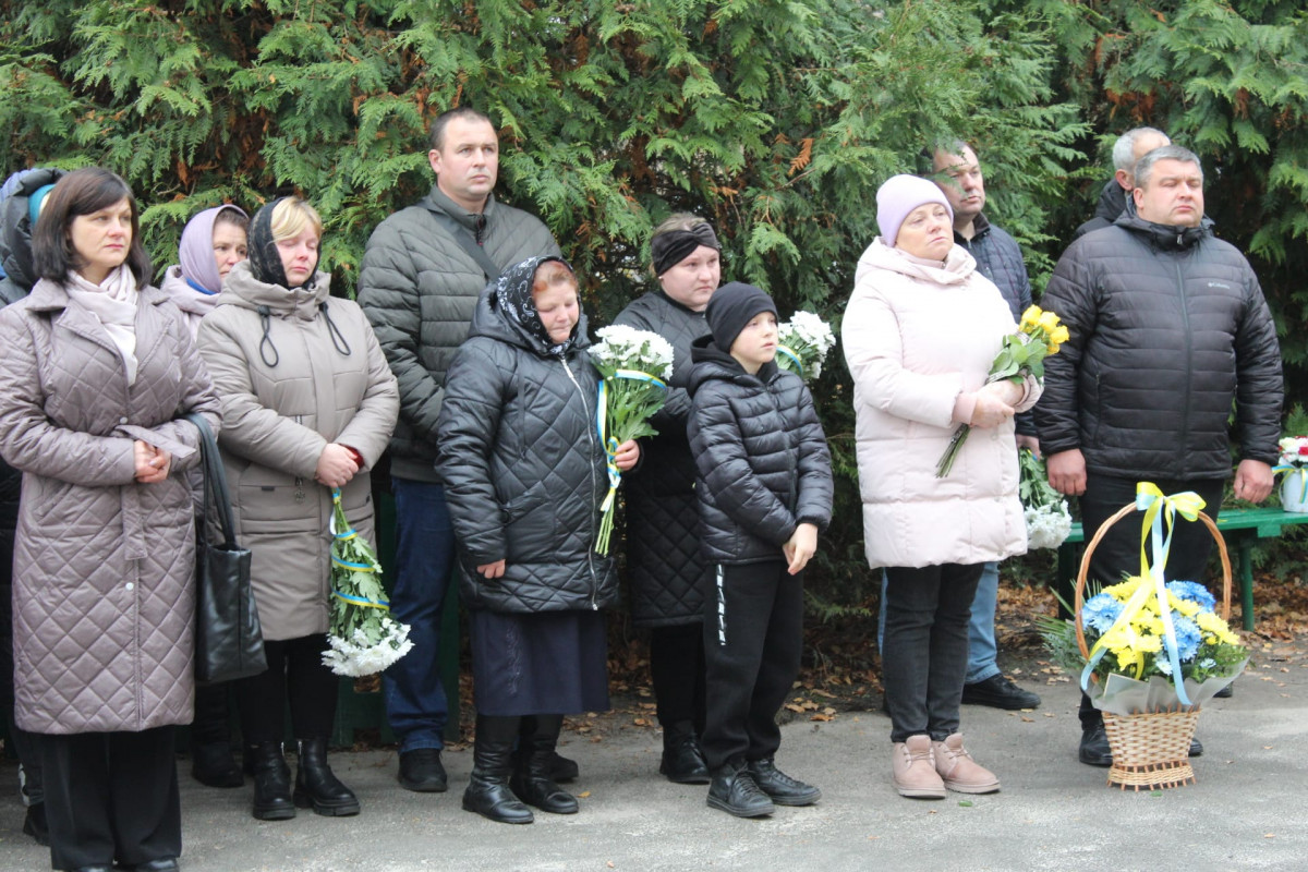 Йому було тридцять три: на Волині відкрили пам'ятну дошку молодому Герою Володимиру Пахольчуку