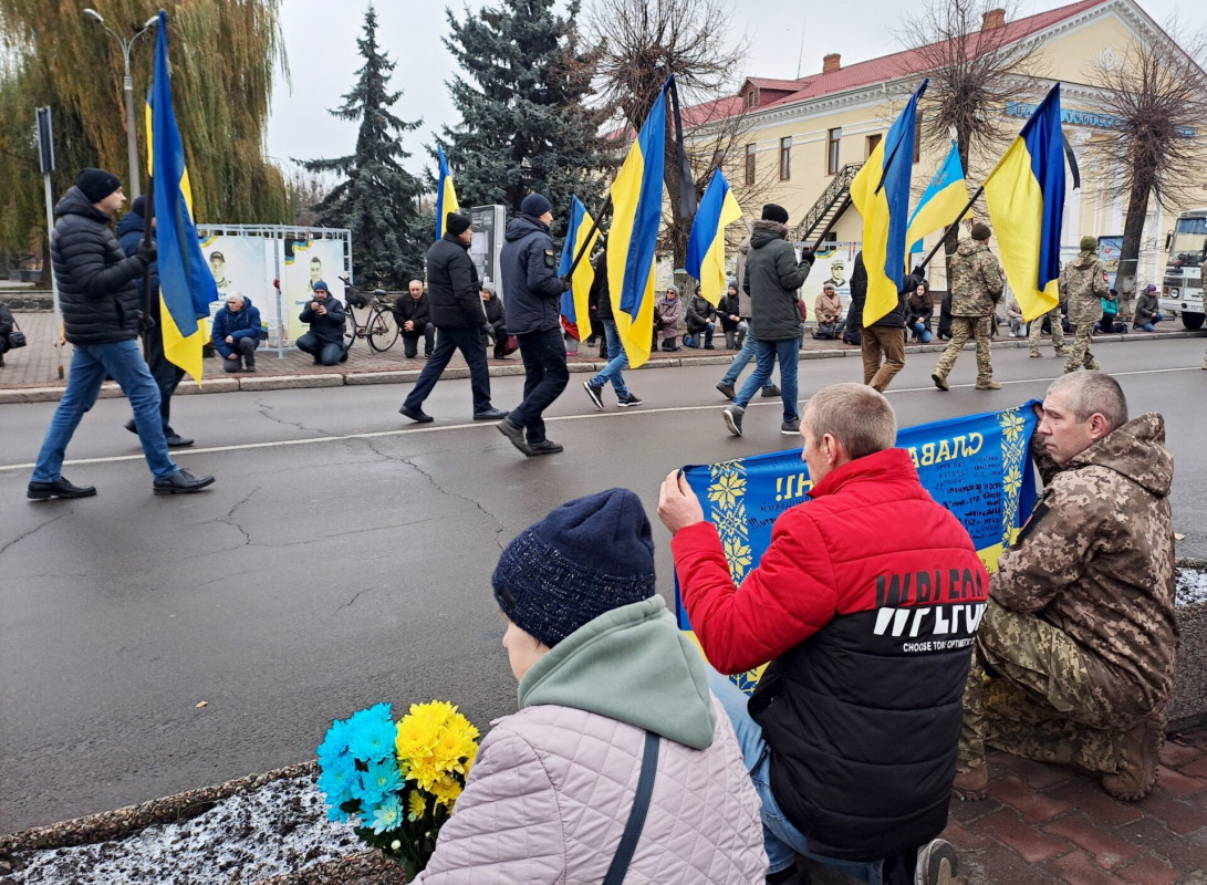 Неповних два місяці тому тільки одягнув військову форму: на Волині попрощались з Героєм Ростиславом Кривчуком