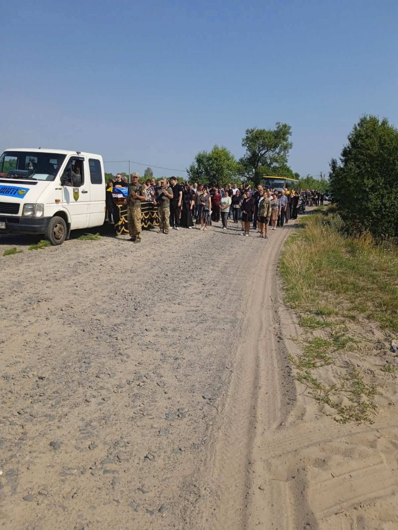 Після довгих місяців невідомості Герой повернувся додому: на Волині похоронили Олександра Мицюка