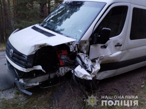 На Волині бус «Фольксваген крафтер» розтрощив ВАЗ - водій загинув