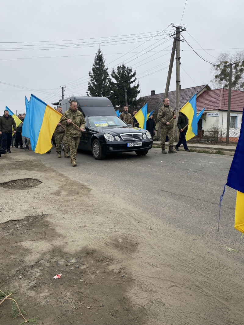 Мав приїхати й стати хрещеним батьком, але їхав у цей день додому у труні: спогади про бойового медика з Волині