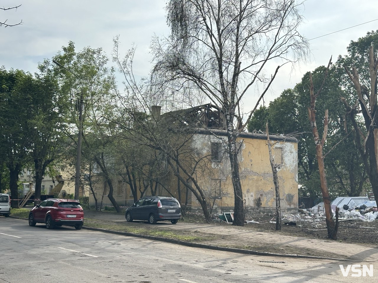 Масована атака на Луцьк: триває ліквідація наслідків російського обстрілу