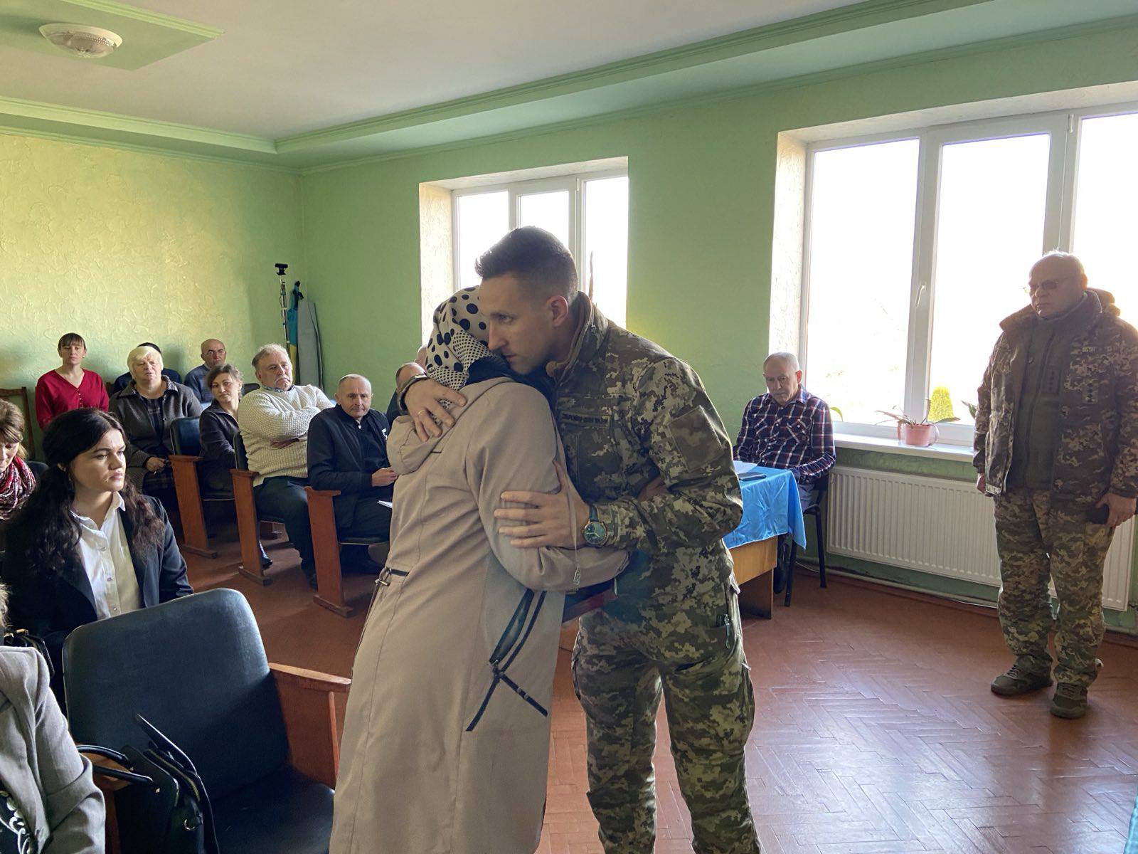 Загинув у бою за Україну: матері Героя з Волині вручили посмертну нагороду сина