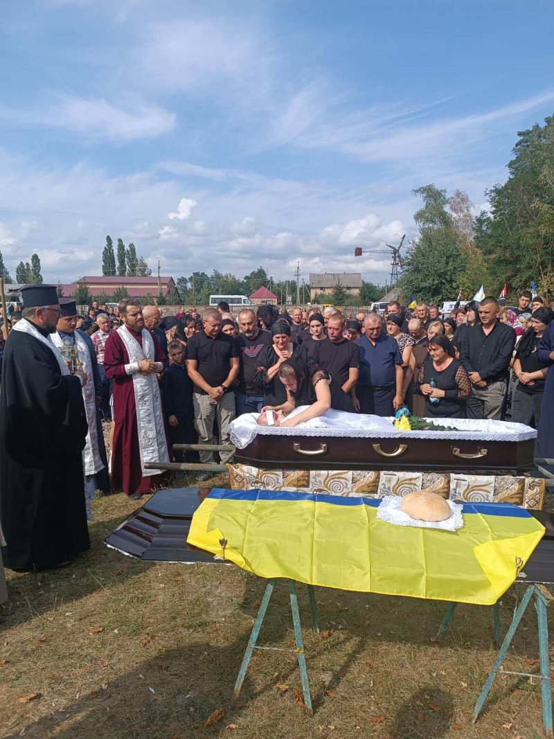 З перших днів вторгнення став на захист країни: на Волині попрощались з Героєм Володимиром Котюком