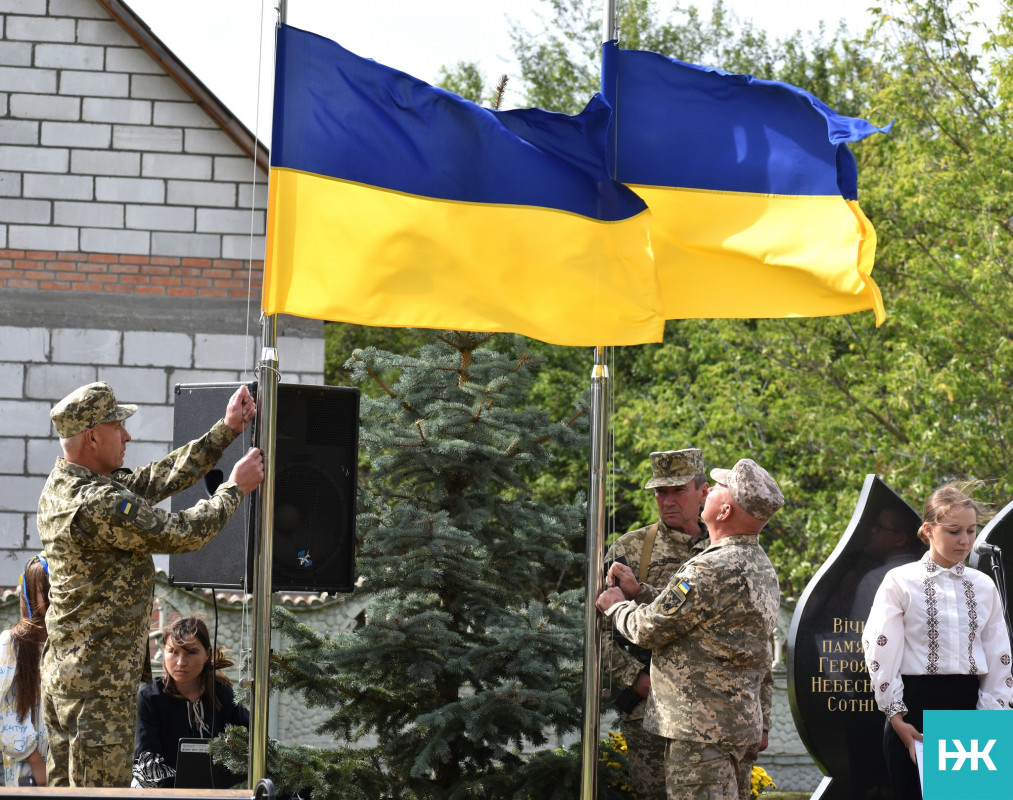 Сльози, голуби та шана загиблим захисникам: у громаді на Волині відкрили Алею пам’яті Героям