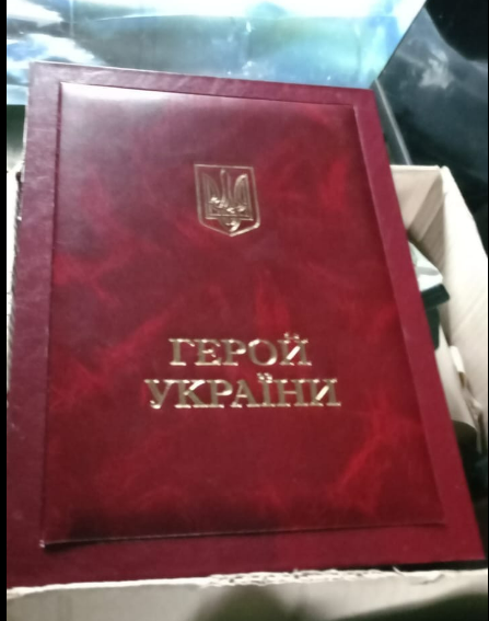 На одній із найгарячіших ділянок фронту Зеленський вручив захиснику з Волині «Золоту зірку» Героя України