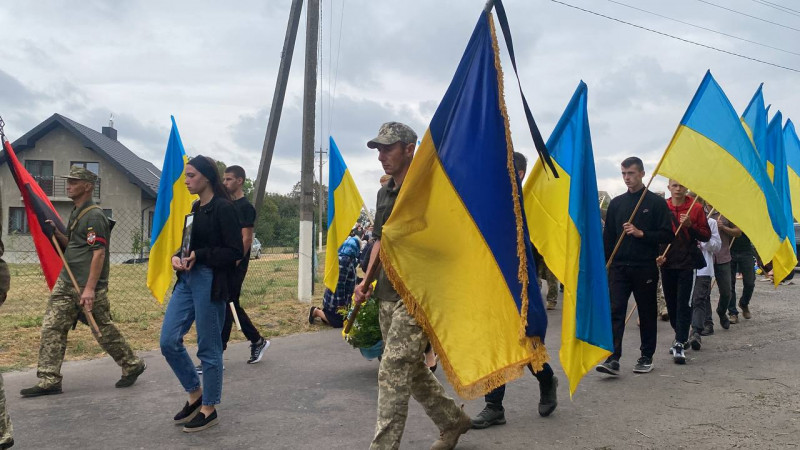 Спільна втрата для двох громад: на Волині попрощалися із Героєм Леонідом Сосницьким