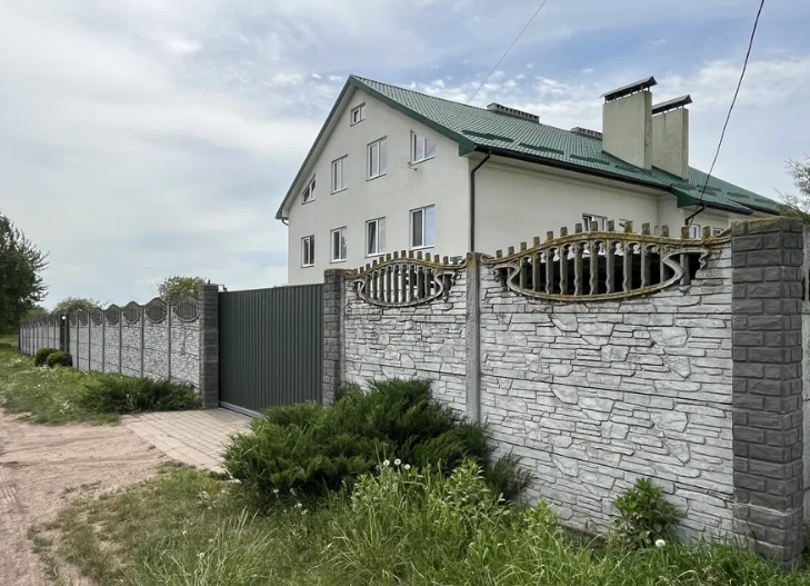 На Волині продають будинок сімейного типу за 220 000 доларів