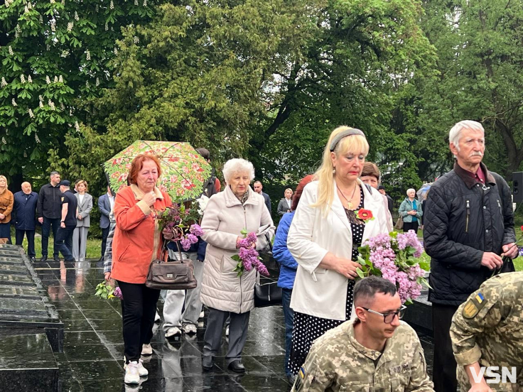 «Згадуємо невинно убієнних червоною і коричневою чумою українців»: у Луцьку вшанували пам’ять загиблих у Другій світовій війні