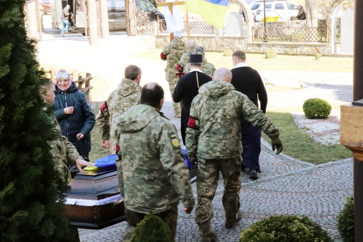 Маленька донечка втратила батька: на Волині попрощались з Героєм Романом Гусом