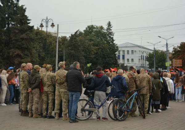 «Я люблю ЗСУ»: лучани зізналися у любові українським захисникам