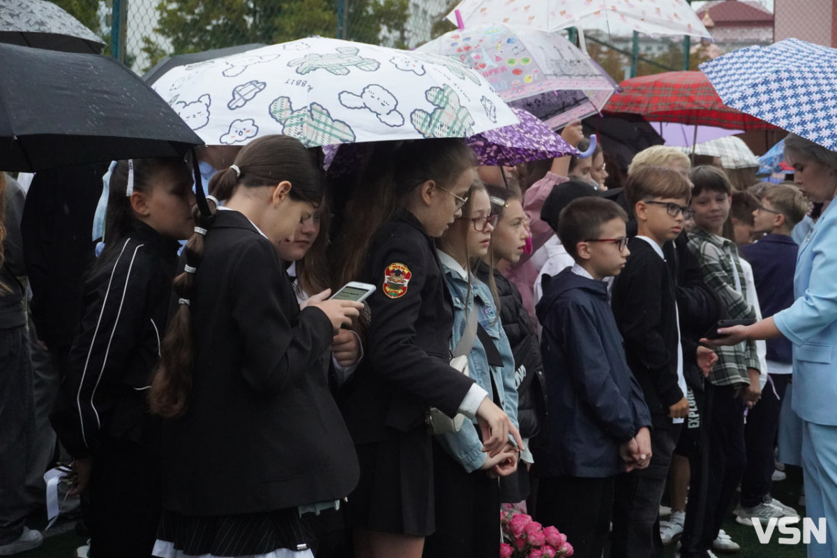 Як у Луцькому ліцеї №9 відзначили Перший дзвоник