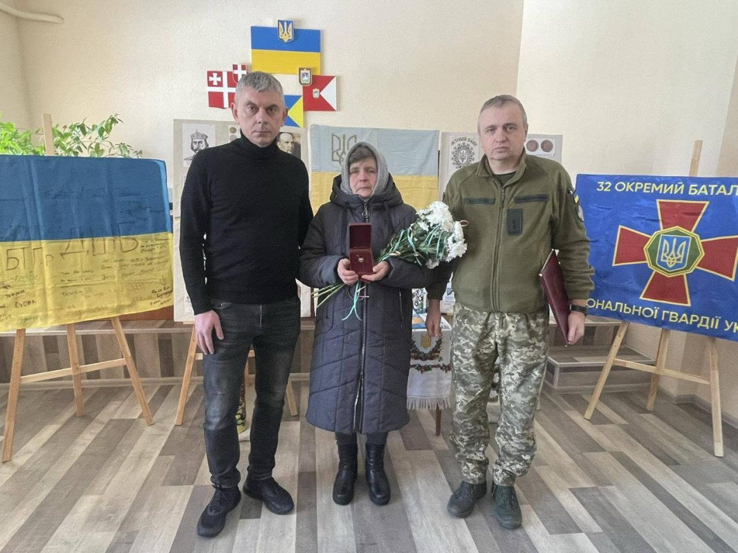 Назавжди 33 роки: матері Героя з Волині вручили його посмертну відзнаку