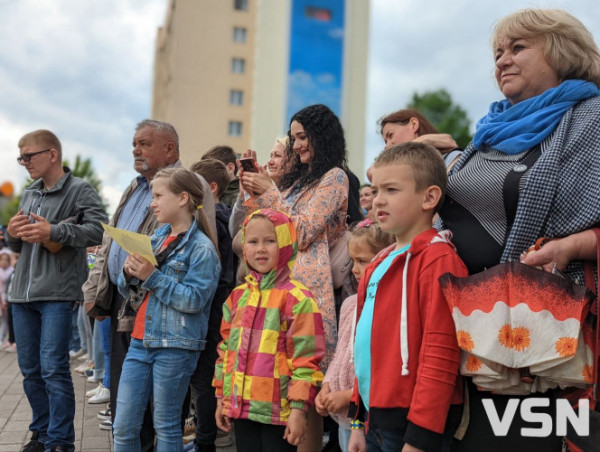 У центрі Луцька провели яскраве свято для дітей