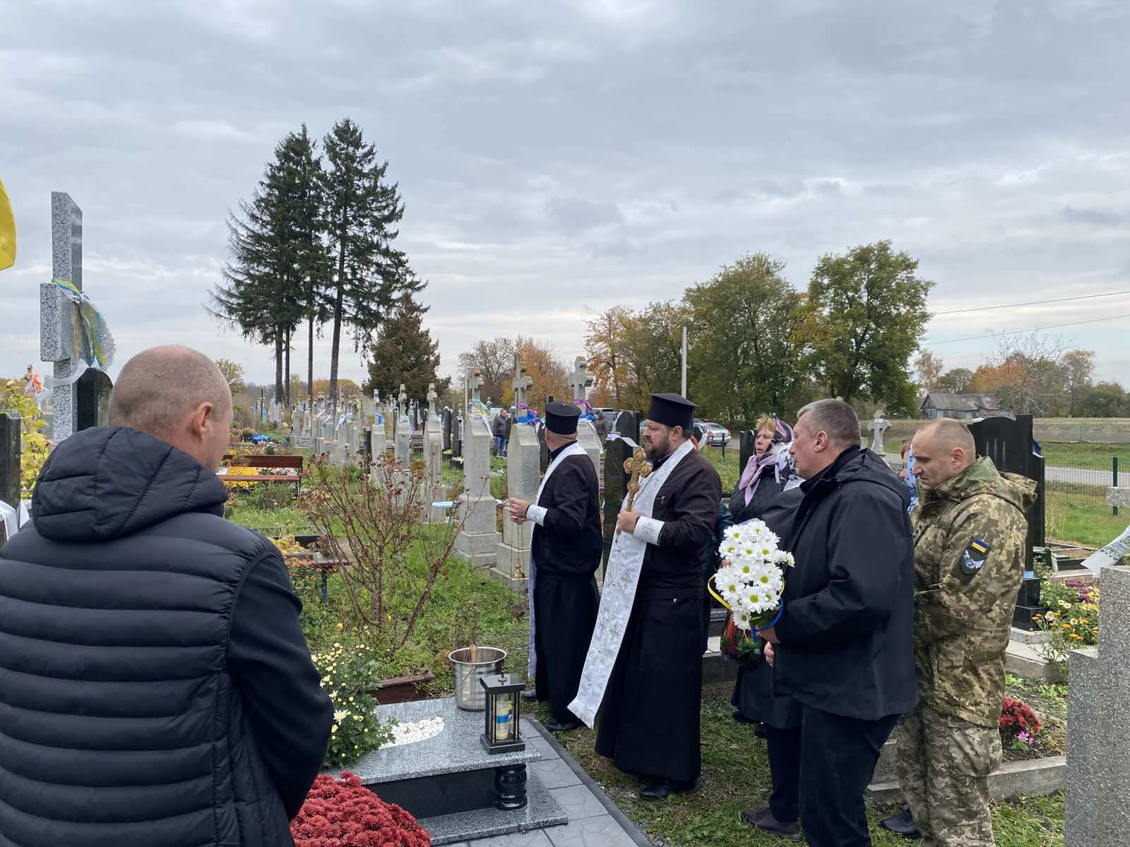 Мама відкрила меморіальну дошку сину-Герою: у громаді на Волині вшанували пам'ять Андрія Давидчука