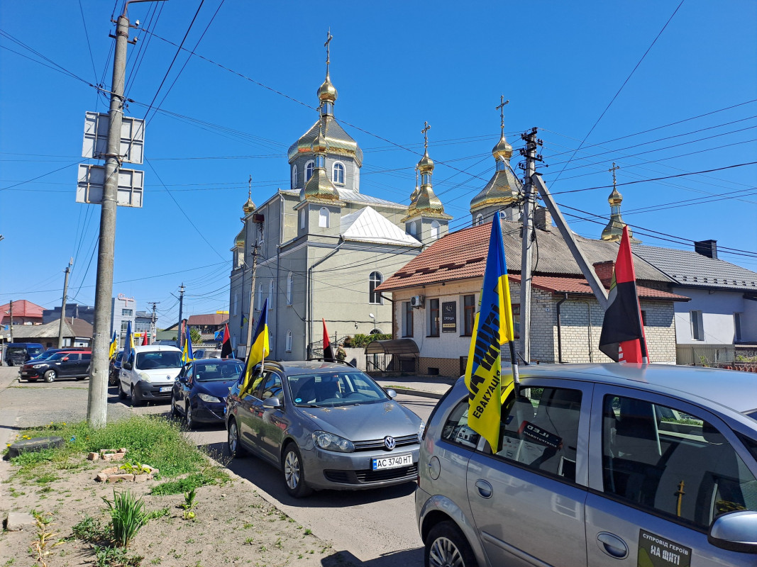 Осиротіла донечка: на Волині в останню дорогу провели захисника Геннадія Білецького