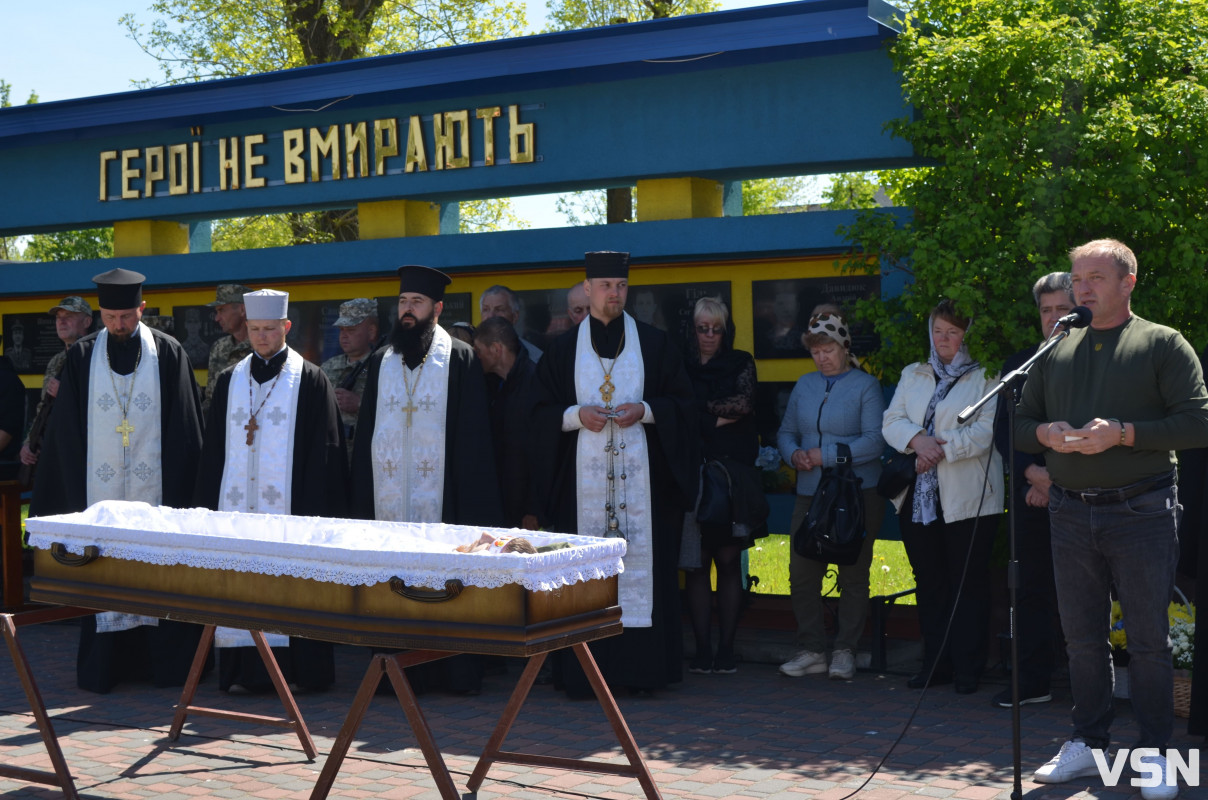 Був людиною, до якої тягнулося серце: на Волині попрощалися з 26-річним Героєм Дмитром Слюсарем