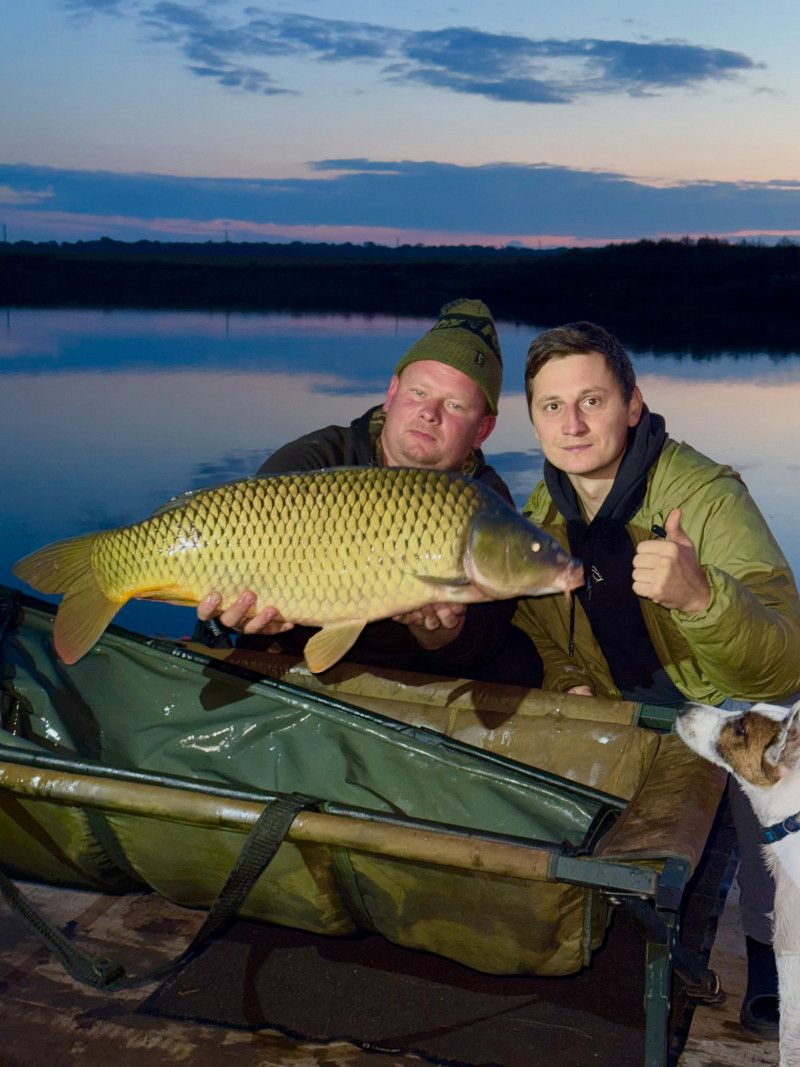 На Волині рибалки спіймали коропа-гіганта вагою понад 16 кг
