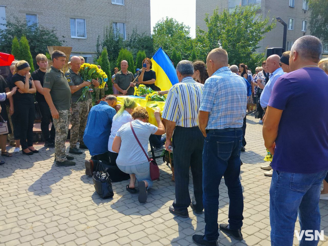 До останнього подиху був вірний присязі: на Волині попрощалися з Героєм Володимиром Охримчуком