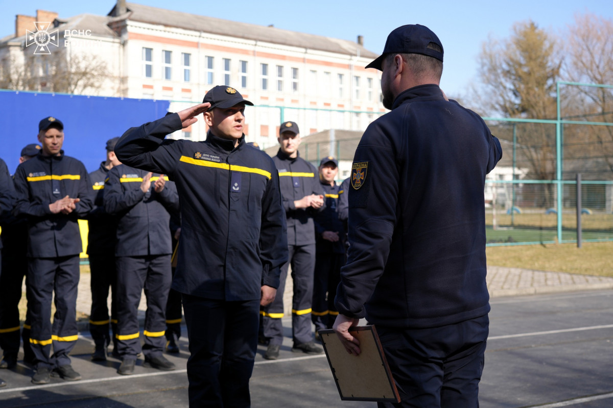 У Луцьку відзначили рятувальників за мужність під час ліквідації пожеж і наслідків обстрілів