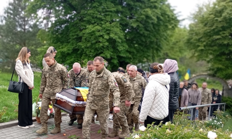 «Мужньо захищав від ворога свою країну»: на Волині в останню дорогу провели військовослужбовця Миколу Марчука