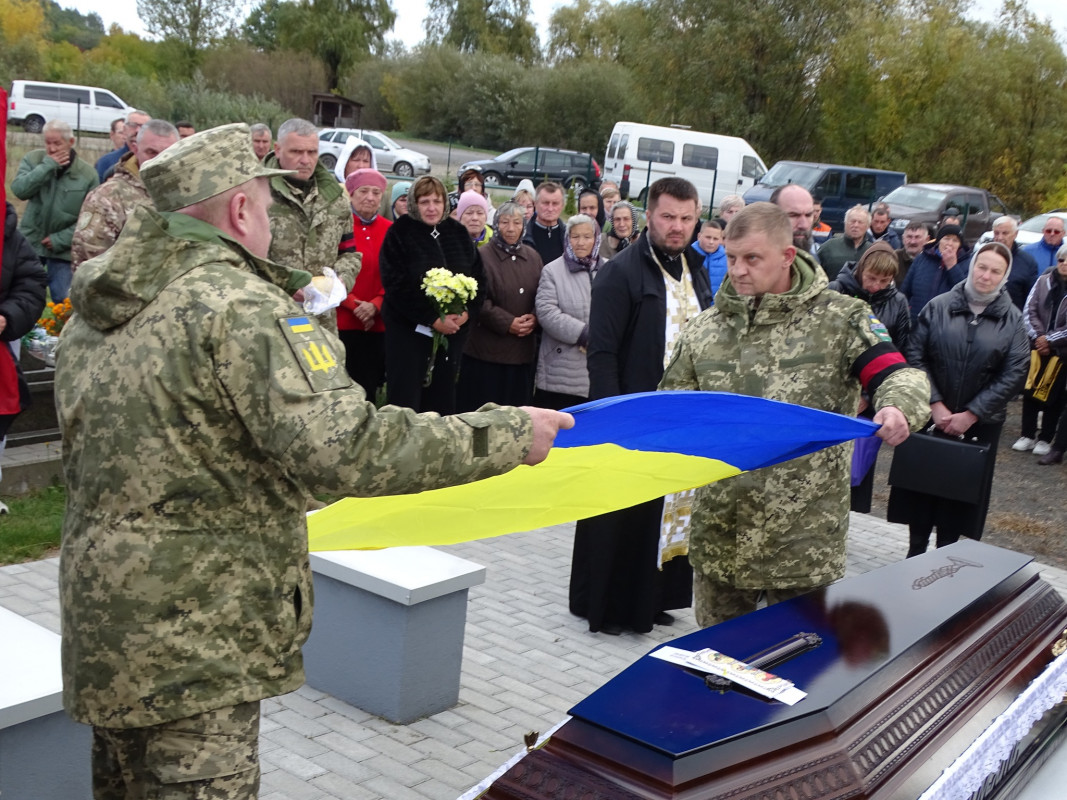 Майже рік вважався зниклим безвісти на Волині попрощались з Героєм Олександром Жуком