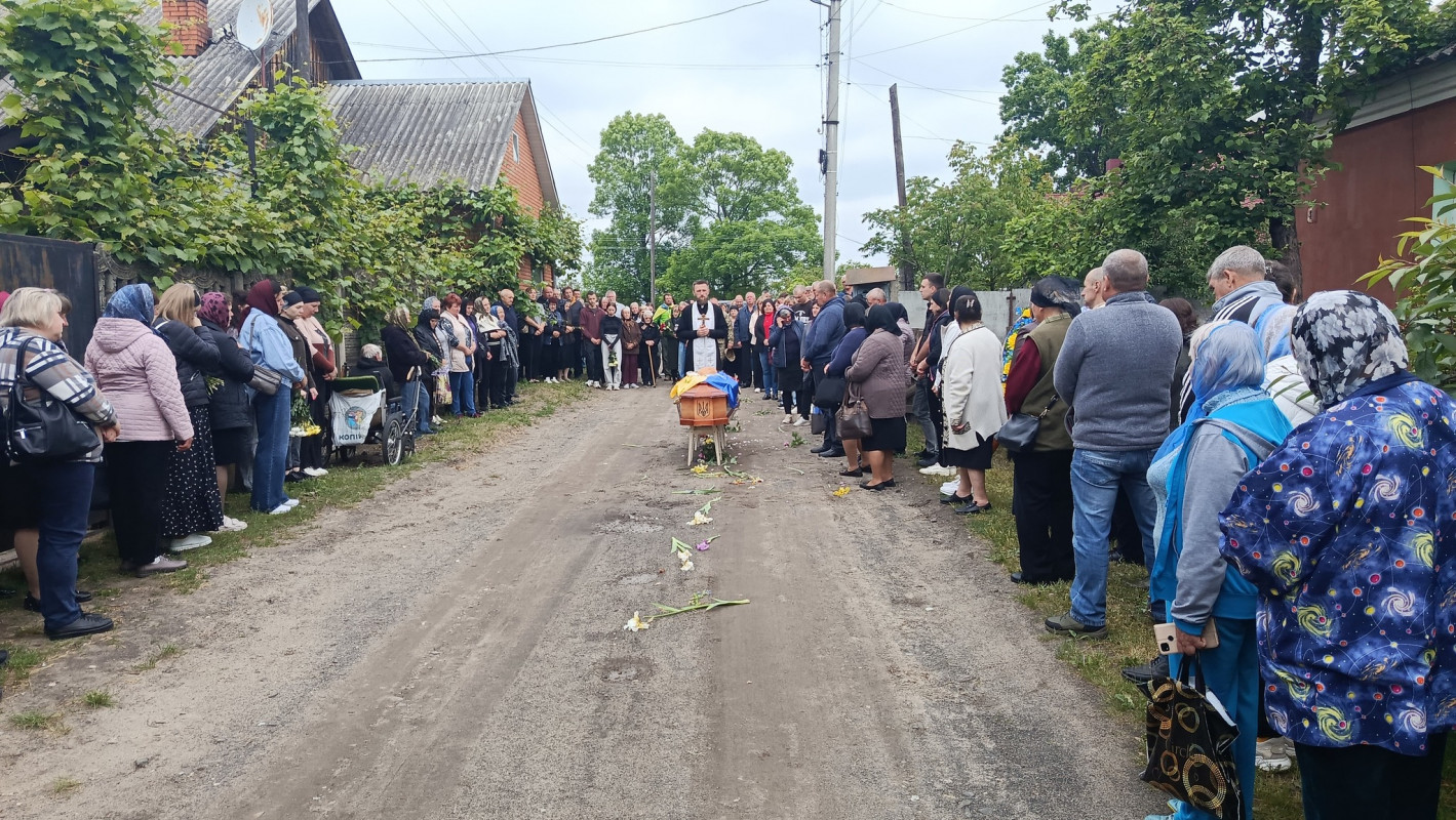 На Волині через рік після загибелі в останню путь провели 37-річного Героя Миколу Максимчука