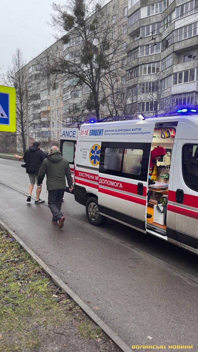 У Луцьку на пішохідному переході автомобіль наїхав на ногу дитині